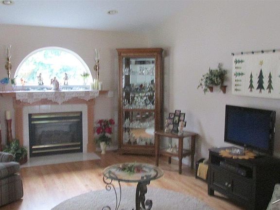 4th image of 9 Pondview Dr