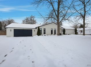 210 Stuewe Rd, Getzville, NY 14068