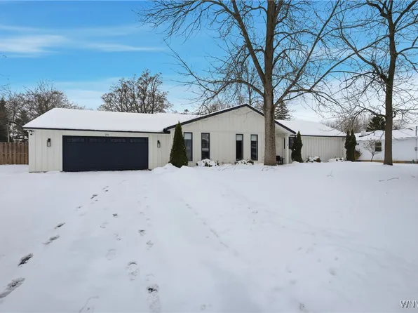 210 Stuewe Rd, Getzville, NY 14068