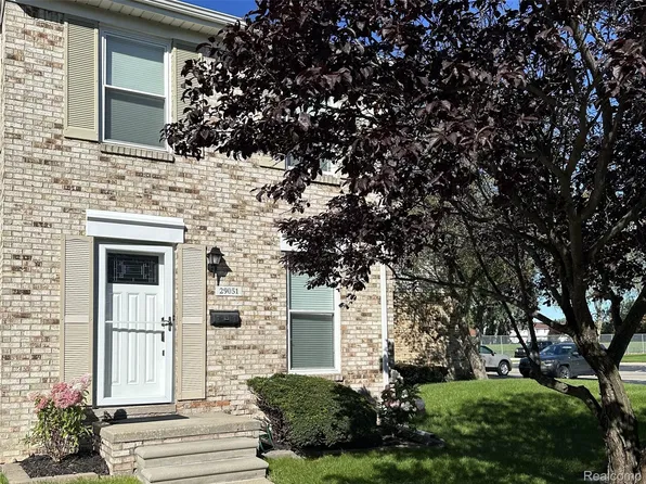 29051 E Brittany Ct #6, Roseville, MI 48066