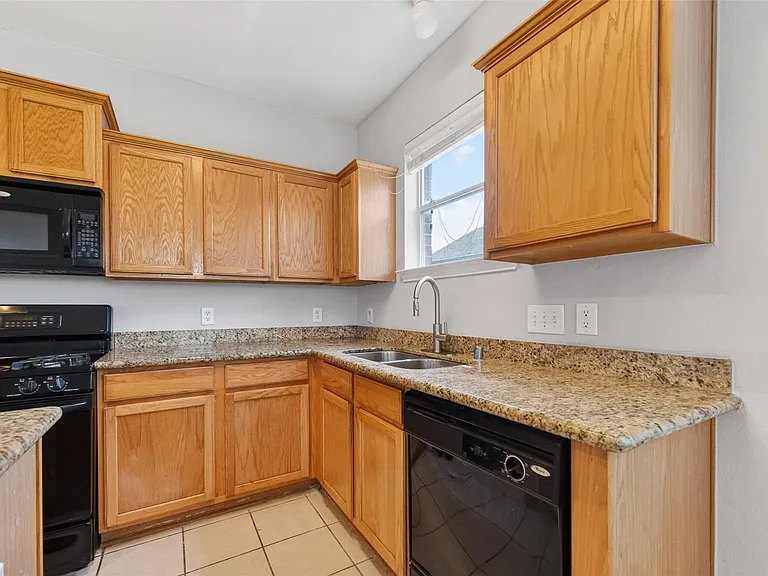 16119 Gavin Ln — Photo 13
