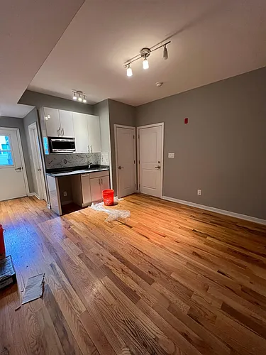 533 N Budd St #B2 Photo 1
