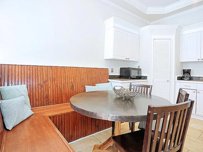 415 E Gordon St — Photo 18