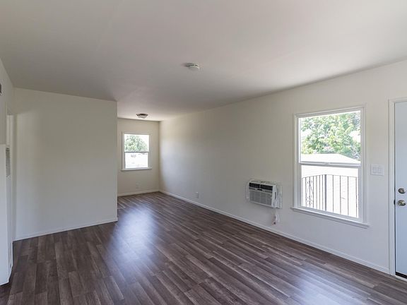 2nd image of 1614 N Hollywood Way APT D