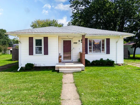 6881 James St, Brown City, MI 48416