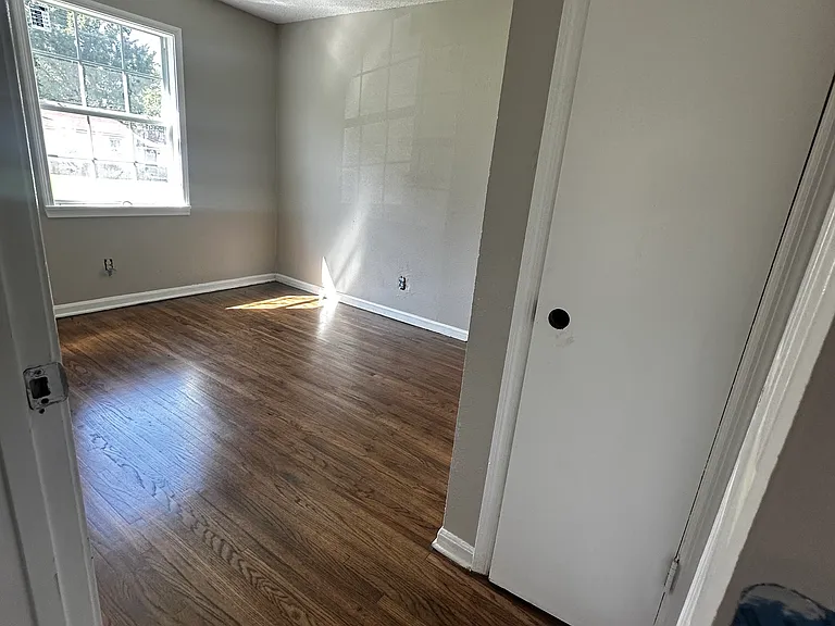 4214 Glenbrook St — Photo 9