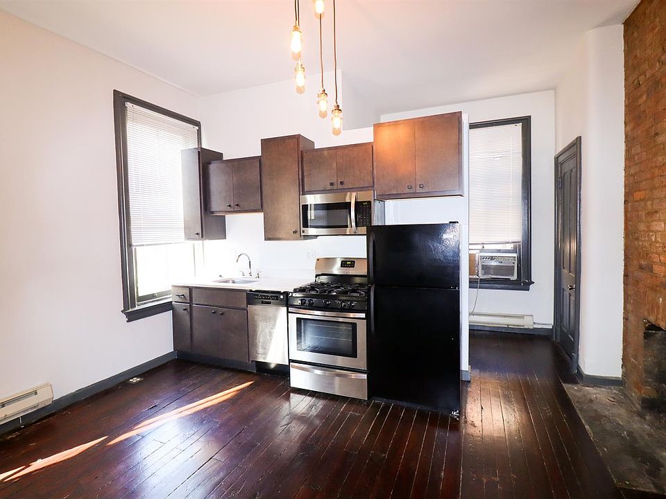 1st image of 1531 Elm St APT 3R