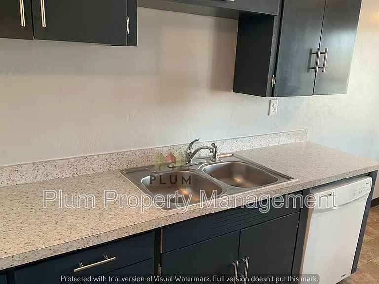 1024 Stephens Ave #10 — Photo 11