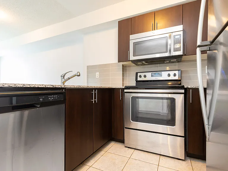 1410 Dupont St — Photo 9