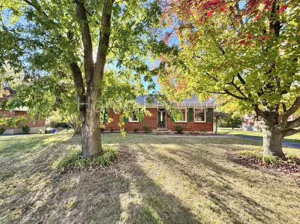 1042 Della Dr, Lexington, KY 40504