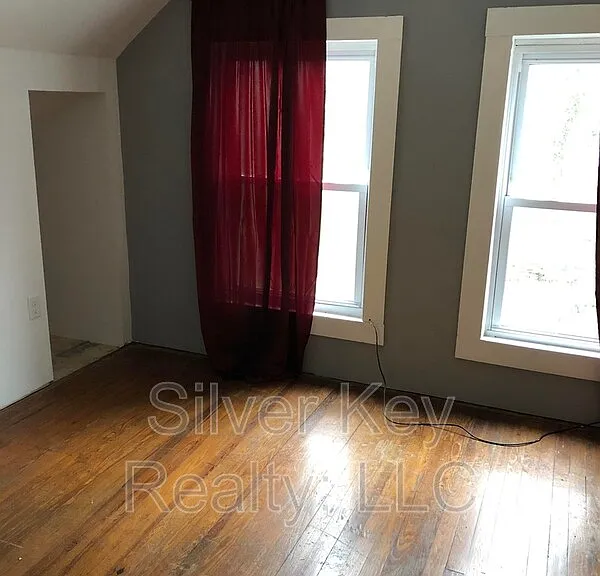 130 S Jackson St #B — Photo 7