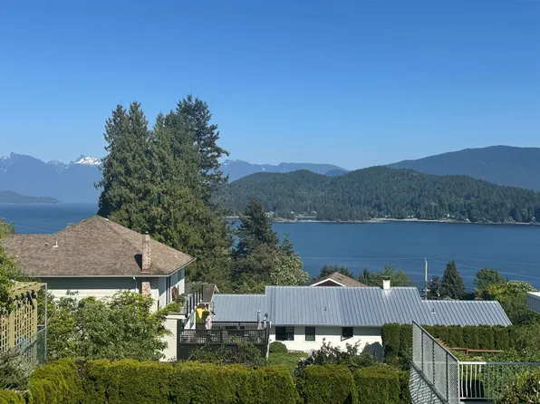 694 School Rd #8, Gibsons, BC V0N 1V9