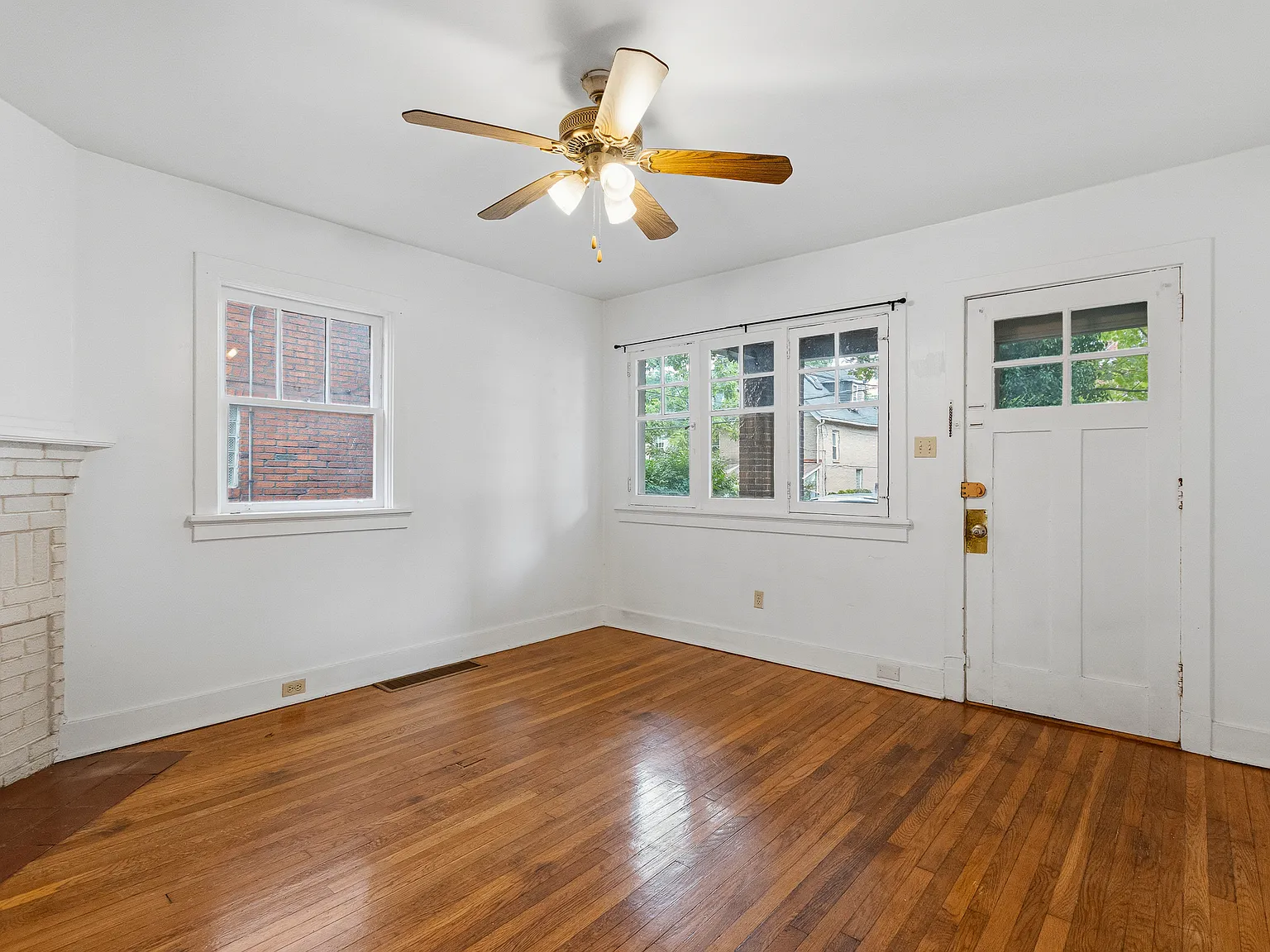 2 bed, 1100 sqft, $1,600 — Photo 4