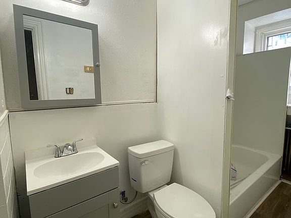 5th image of 228 W Vine St APT 3