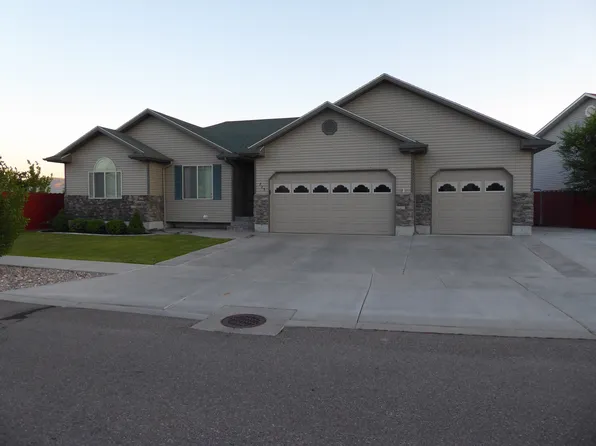 725 Alpine Dr, Chubbuck, ID 83202