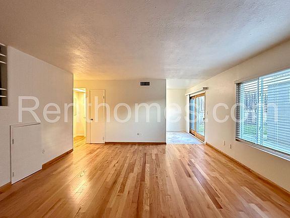 3rd image of 3832 Dove St