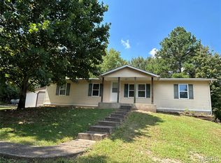 355 Red Fox Rd, Saint Clair, MO 63077