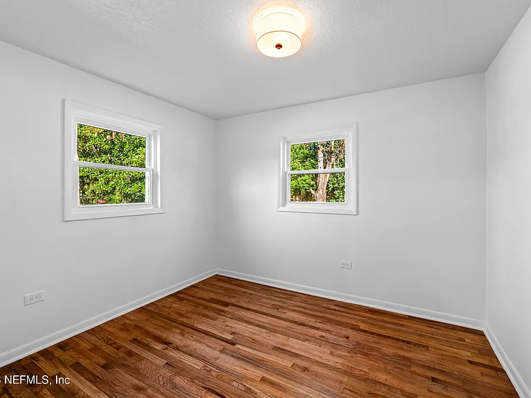 2389 Hilly Rd — Photo 11
