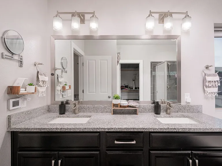 1385 W 66th Pl — Photo 21