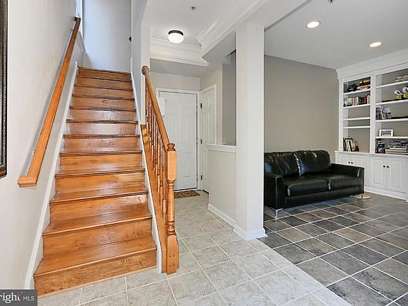 2nd image of 127 Cameron Station Blvd