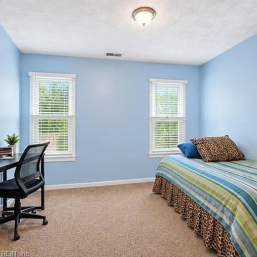 3 bed, 2.5 bath, 1549 sqft, $2,100 — Photo 4