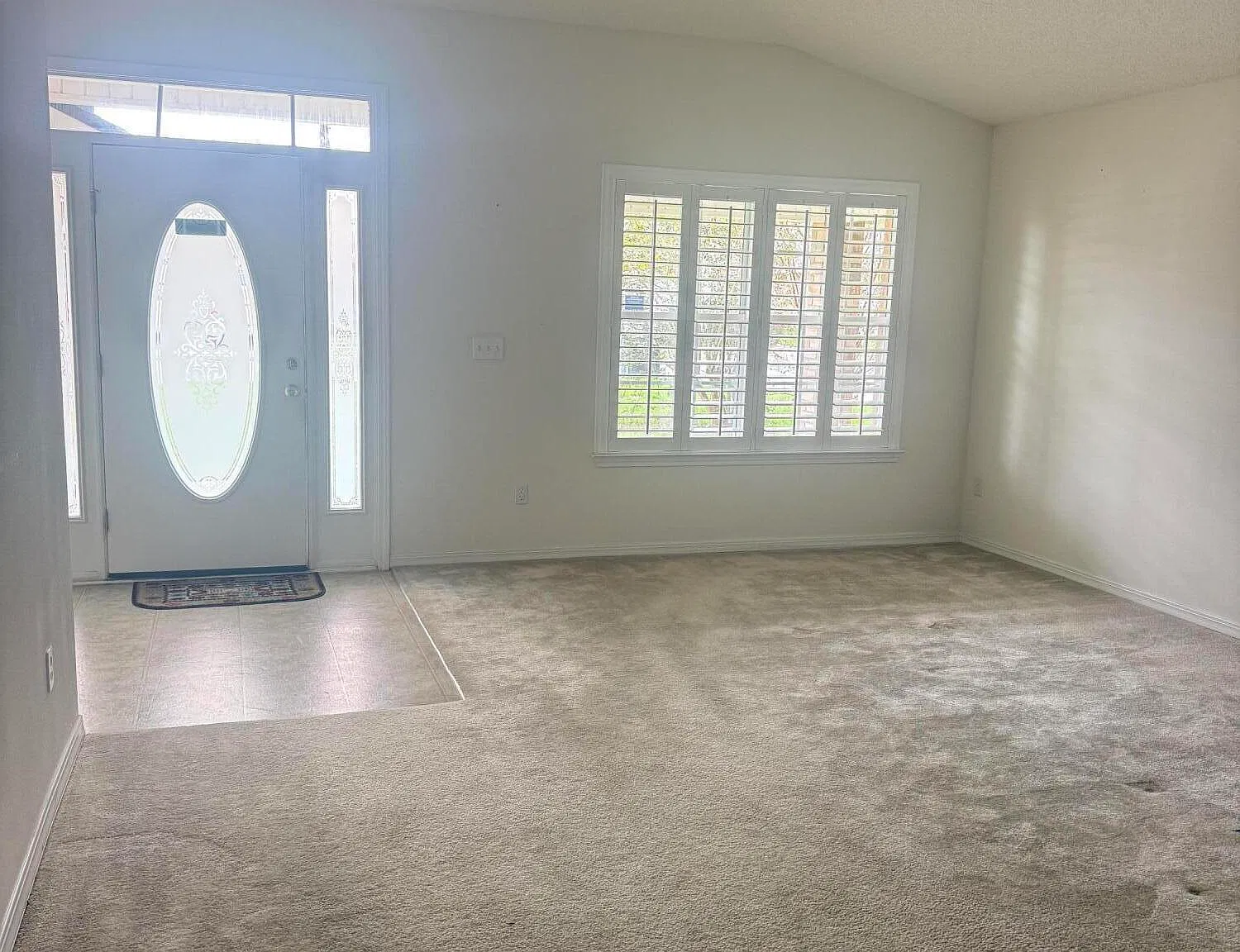 3 bed, 2.0 bath, 1917 sqft, $2,050 — Photo 3