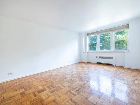 80 Knolls Crescent image 4 of 20