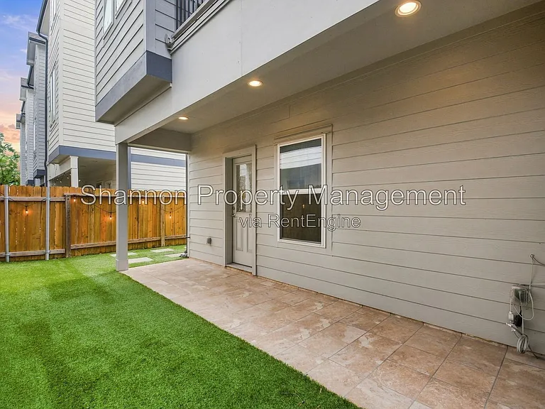 849 Fisher St #D — Photo 32