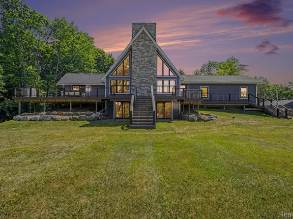 3900 Waterland Dr, Metamora, MI 48455