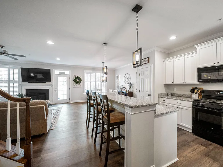 6 New Village Greene Dr — Photo 8