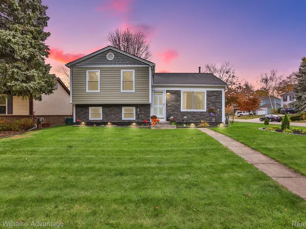 2864 Warrior Dr, Wixom, MI 48393