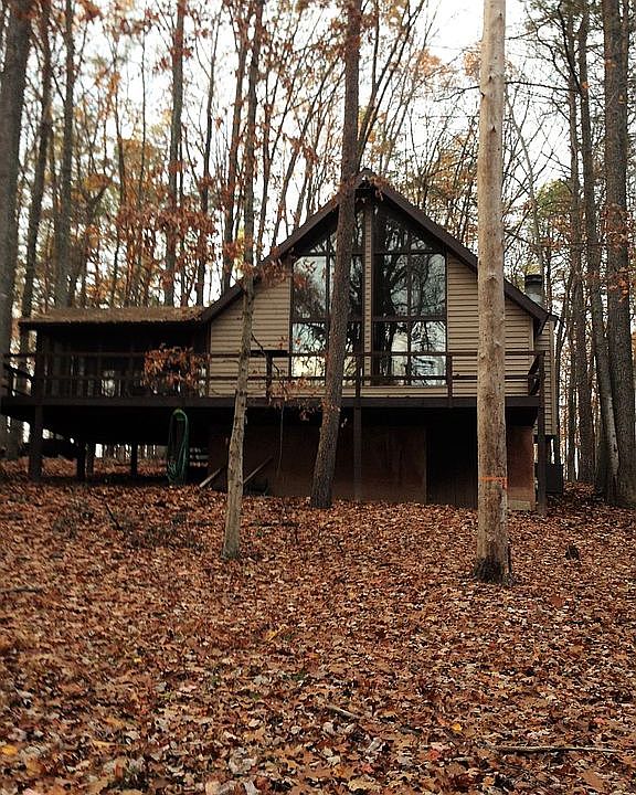 Back view of cabin