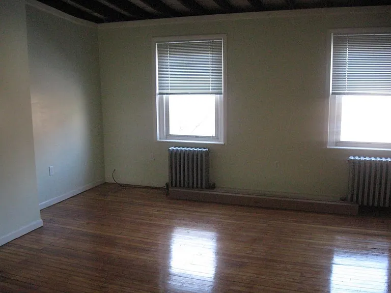 Large 17 x 15 Bed Room