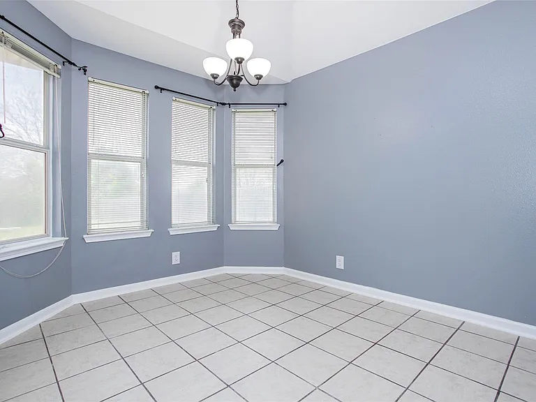 814 Lantana Ln — Photo 16