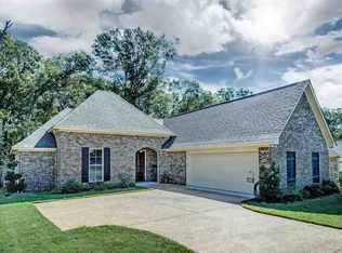 125 Oak Meadow Dr, Clinton, MS 39056