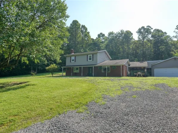225 Homestead Dr, New Concord, OH 43762