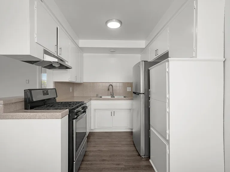 814 Victor Ave #14 — Photo 5