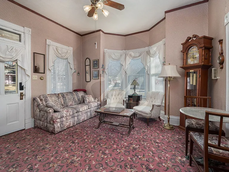 1111 W Pikes Peak Avenue — Photo 4