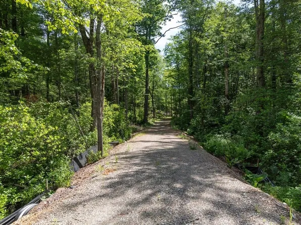 31 Parsonage Rd, Plympton, MA 02367