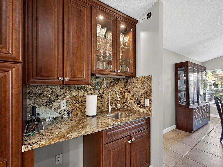 168 Thornton Dr — Photo 11