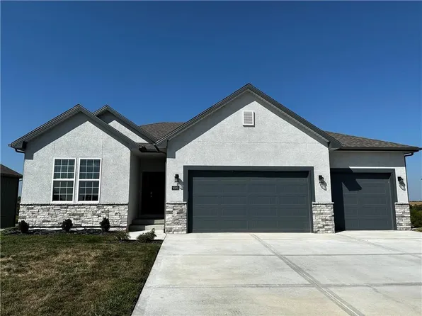9500 N Amoret Ave, Kansas City, MO 64154
