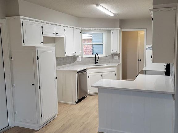 5th image of 104 Burton Pl