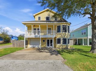 818 Cedar Rd, Clear Lake Shores, TX 77565