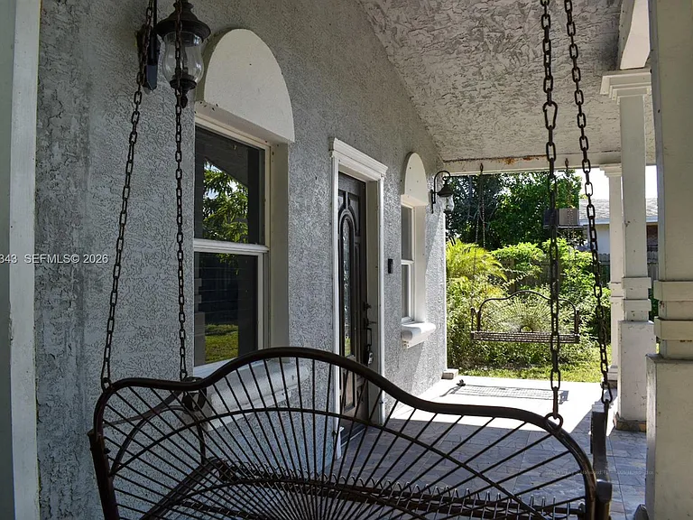 2218 N Harding St — Photo 21