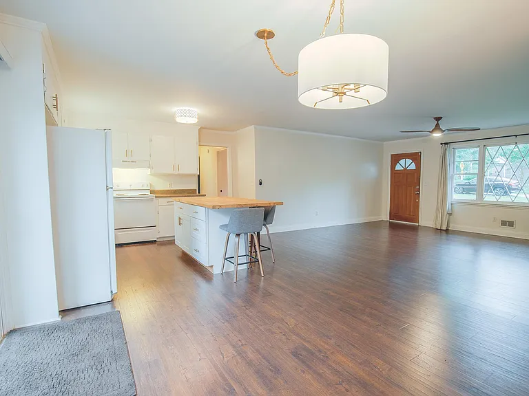 82 Pleasantdale Cir — Photo 6