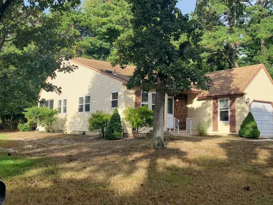 1st image of 8 Auburn Ct