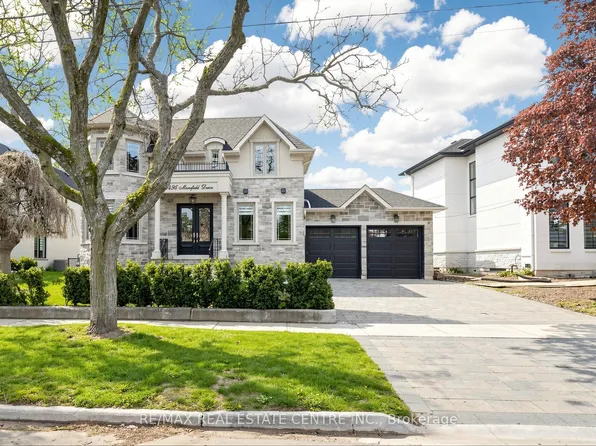 1496 Mansfield Dr, Oakville, ON L6H 1K4