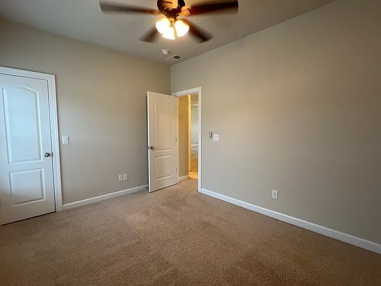 579 Crossland Dr — Photo 22
