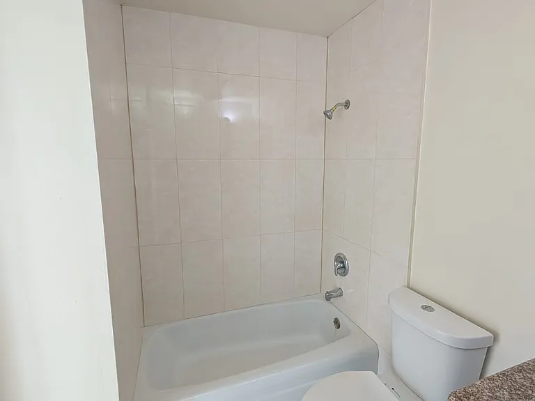 1340 W 85th St #3 — Photo 7