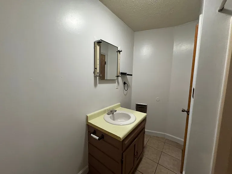 602 Oak Grove Rd — Photo 5
